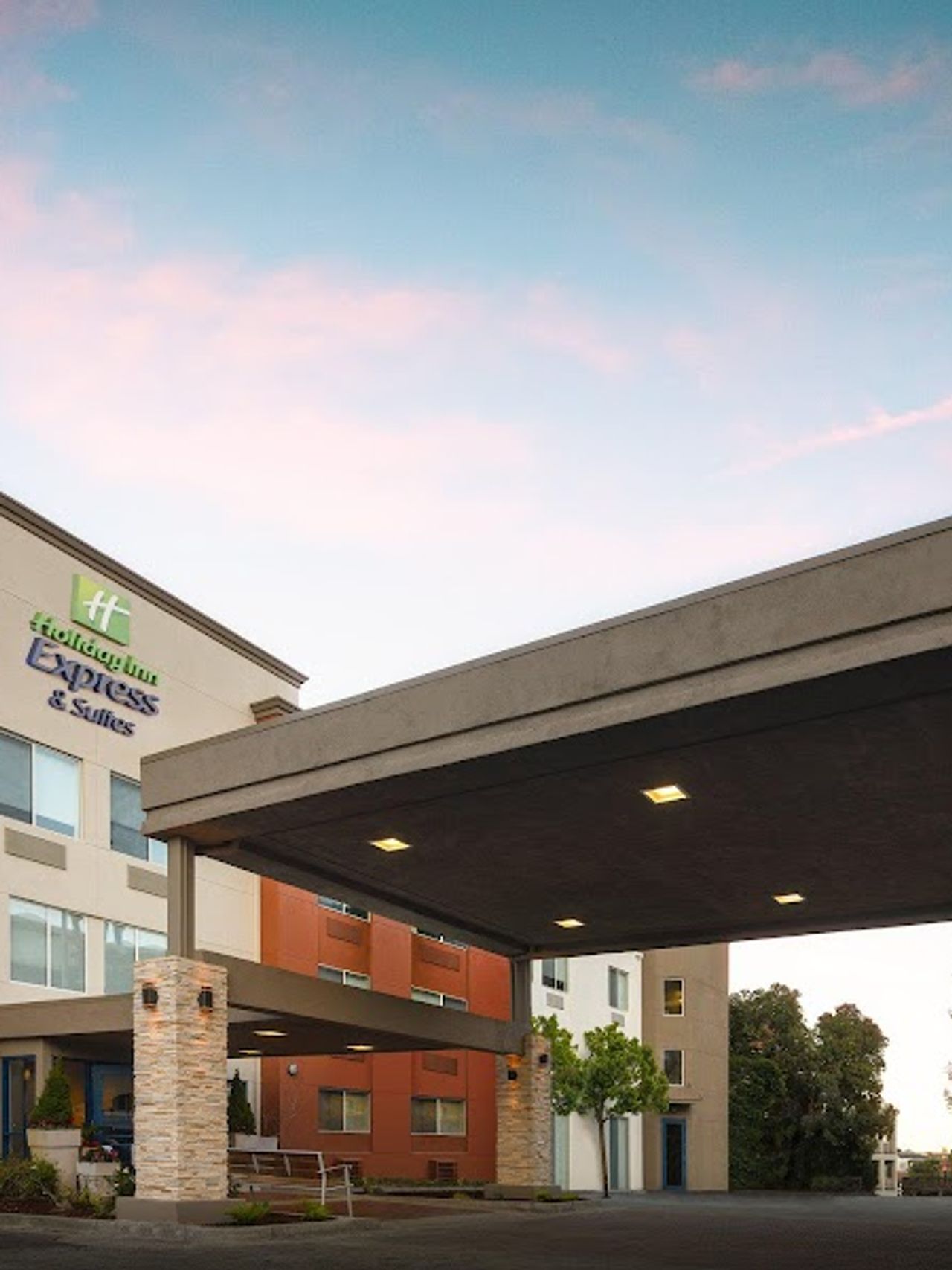 Photo of Holiday Inn Express & Suites Belmont by IHG