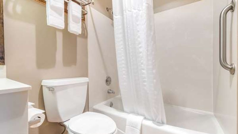 Photo of Quality Inn & Suites Bainbridge Island