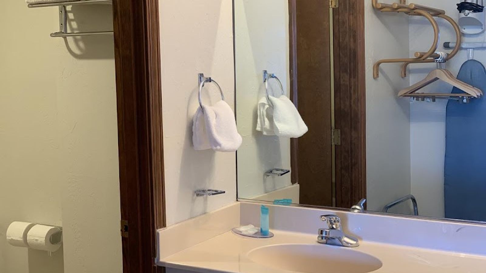 Photo of Red Carpet Inn Medford, OR