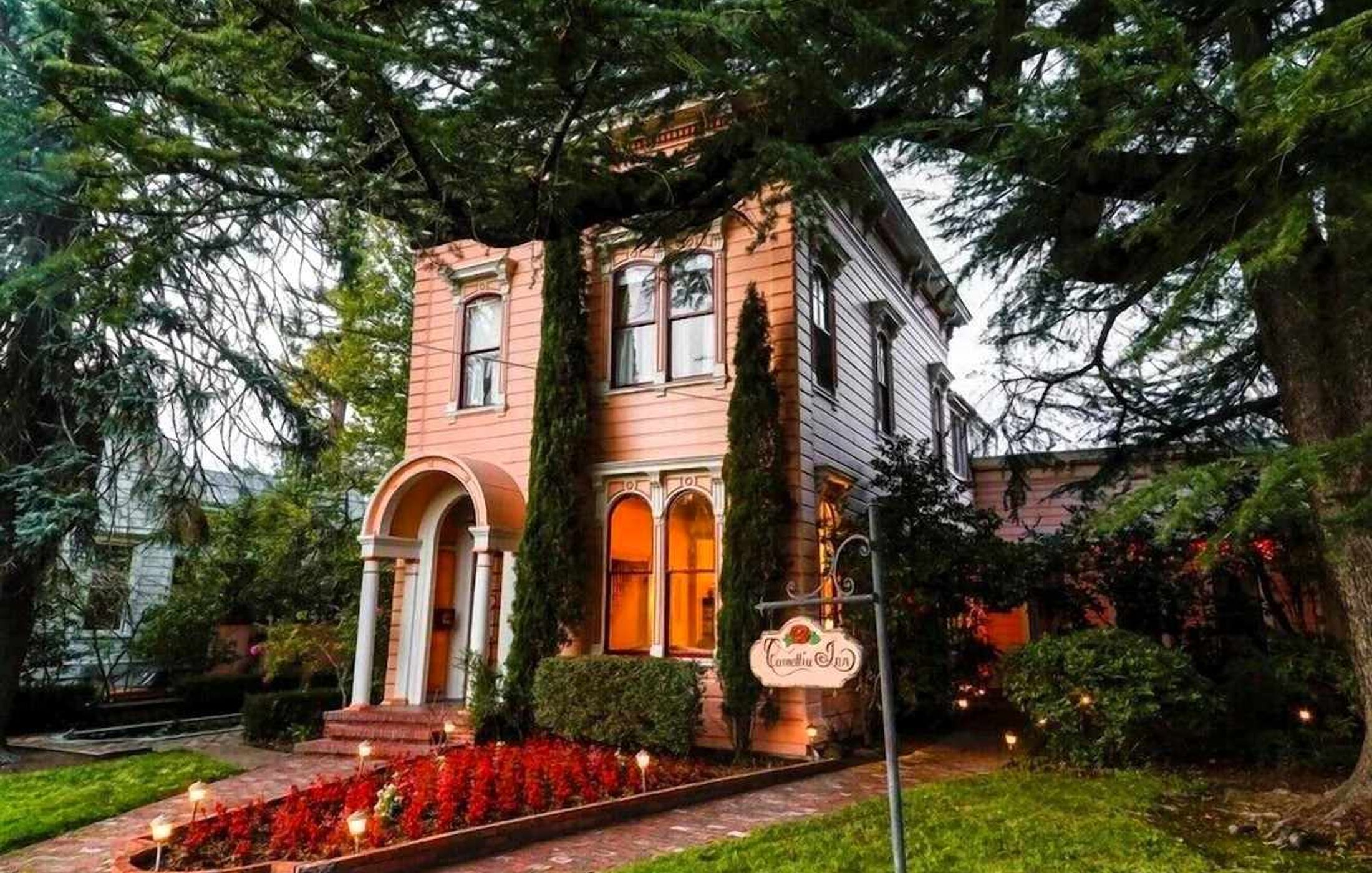 Camellia Inn