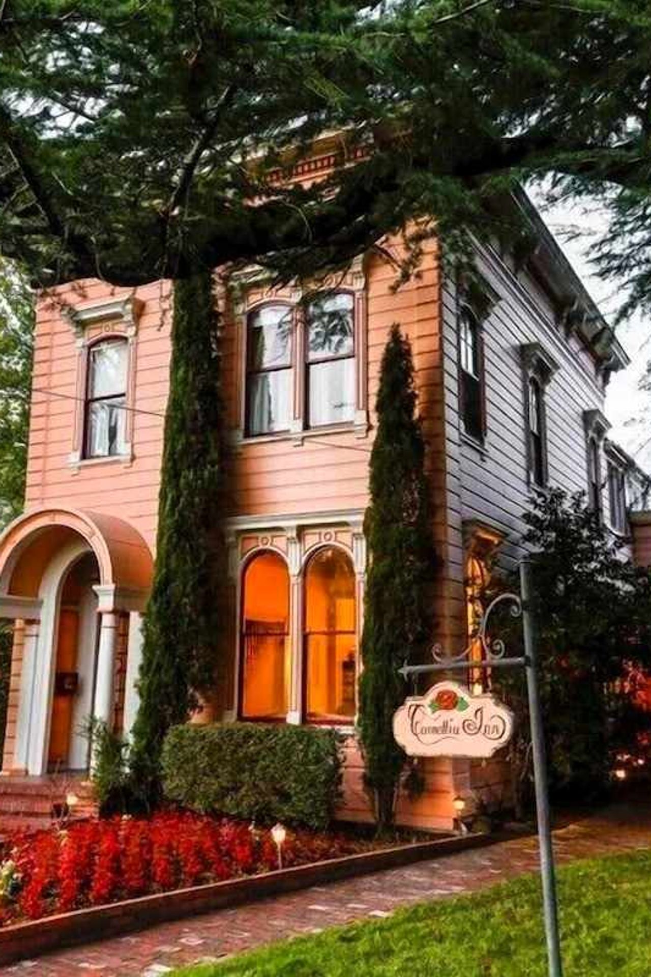 Camellia Inn