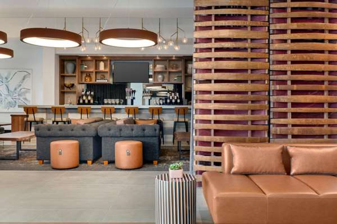 Photo of La Quinta Inn & Suites by Wyndham Santa Rosa Sonoma