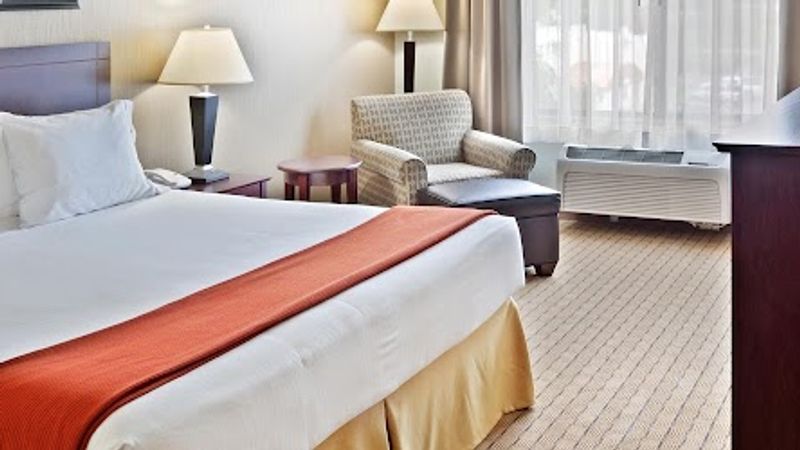 Photo of Holiday Inn Express & Suites Vancouver Mall/Portland Area, an IHG Hotel