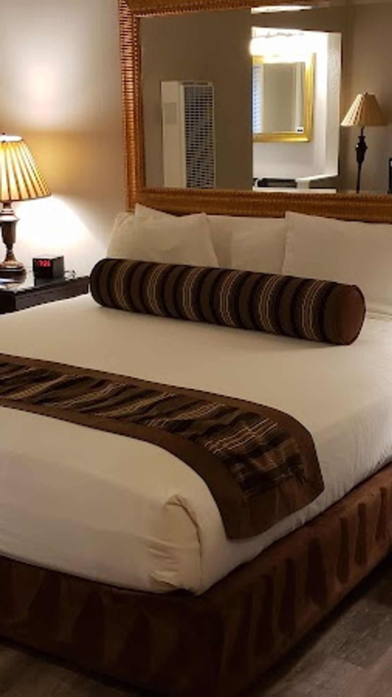 Photo of Monterey Peninsula Inn - Room, King bed