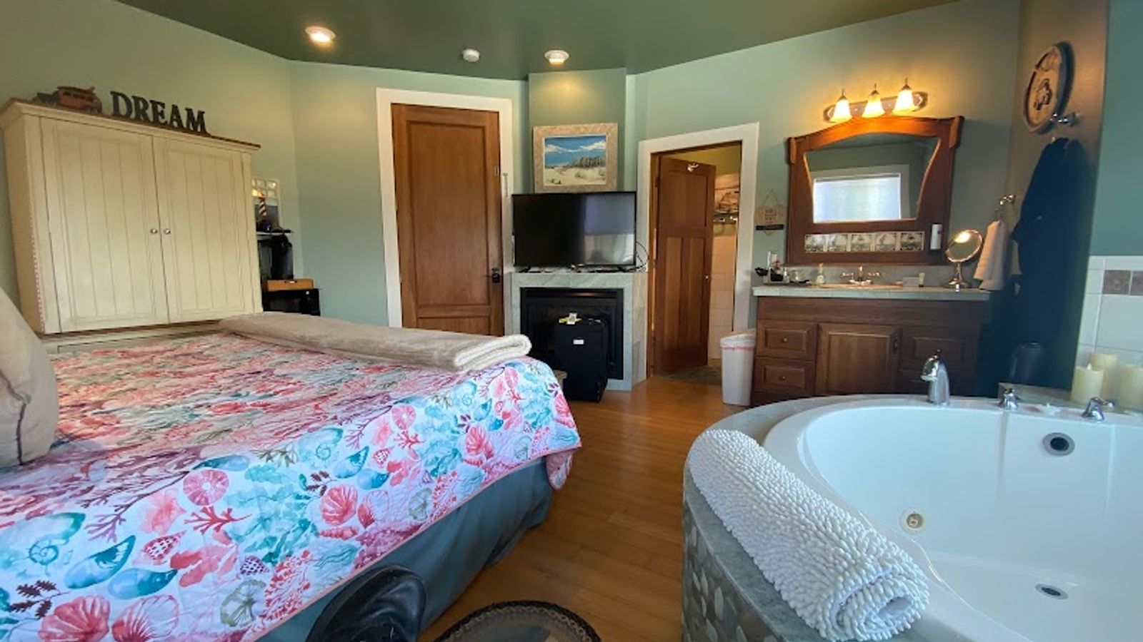 Photo of Collins Inn & Seaside Cottages