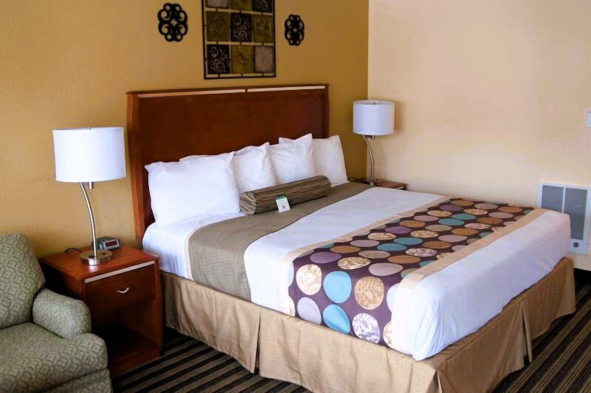 Photo of Deer Haven Inn - Room with King Bed