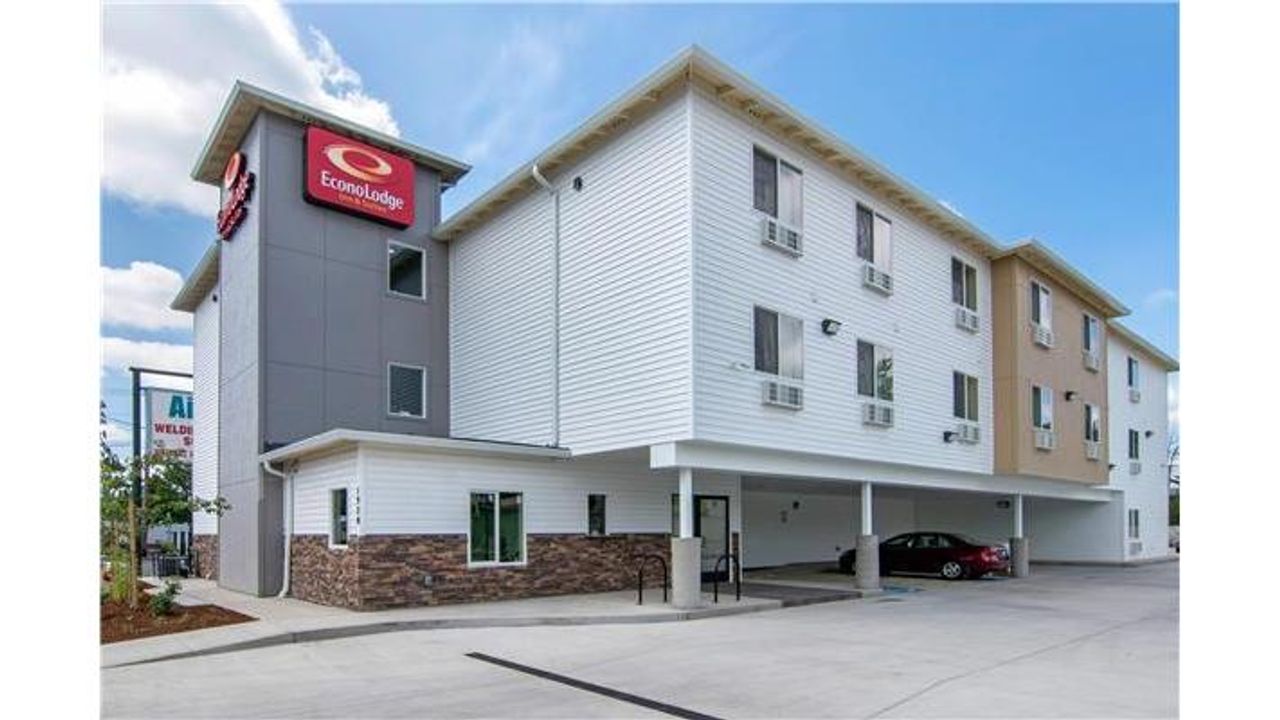 Photo of Econo Lodge Inn & Suites Springfield Main Street - Exterior