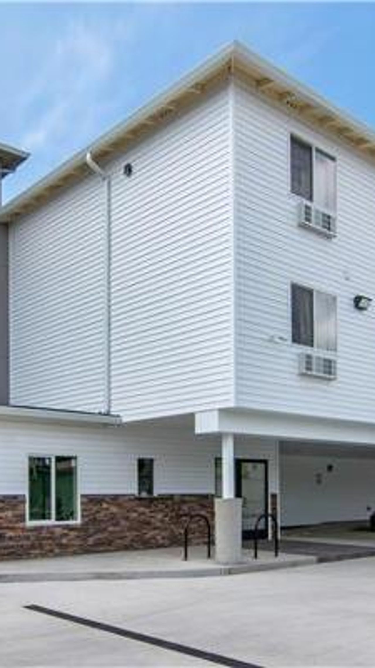 Photo of Econo Lodge Inn & Suites Springfield Main Street - Exterior