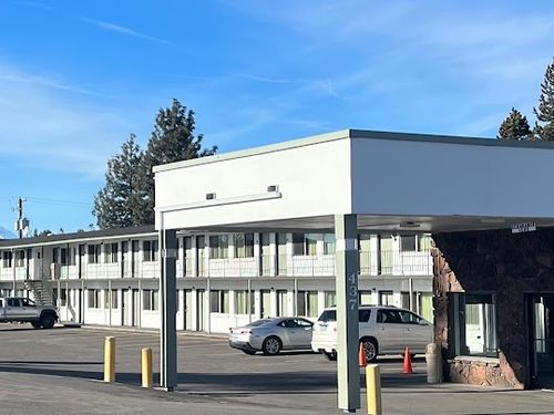 Photo of bend inn & suites