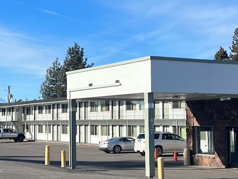 Photo of bend inn & suites