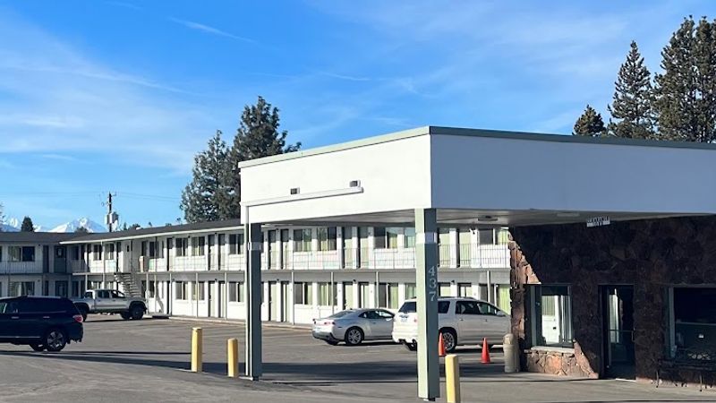 Photo of bend inn & suites