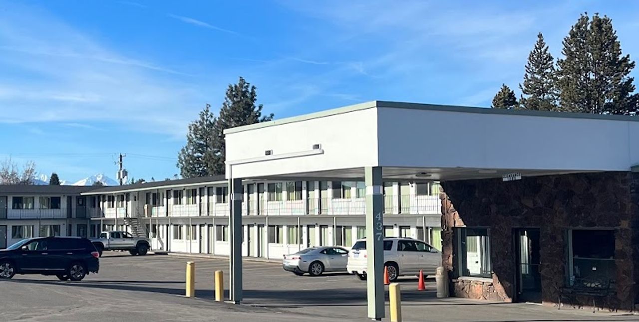 Photo of bend inn & suites