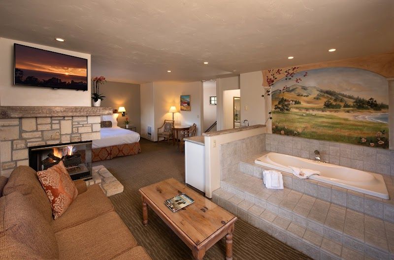 Photo of Horizon Inn & Ocean View Lodge - Jr Suite Mountain View (Room 123) with fireplace, a jacuzzi tub, sitting area