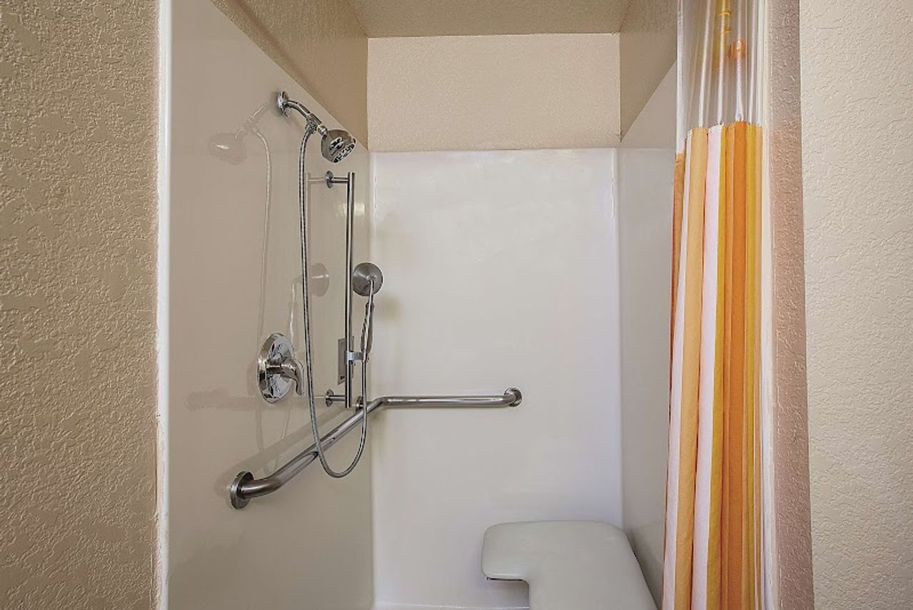 Photo of La Quinta Inn & Suites by Wyndham Davis