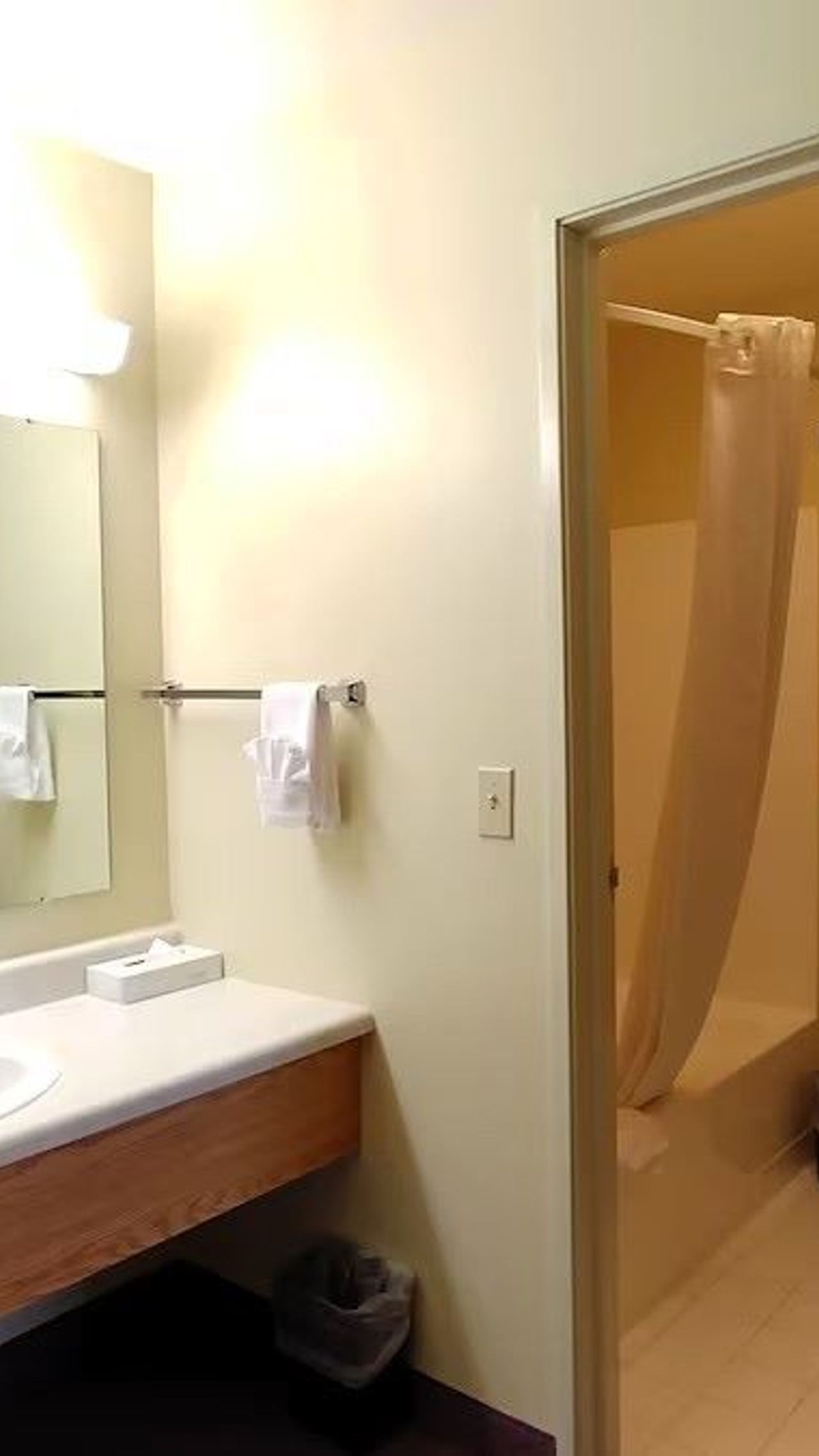 Super 8 by Wyndham McCall - Suite, Bathroom
