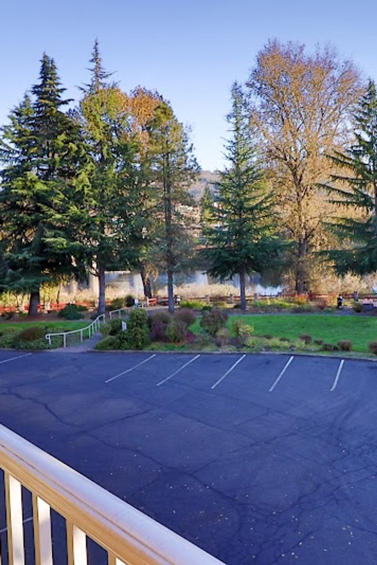 Photo of Riverfront Inn - Roseburg