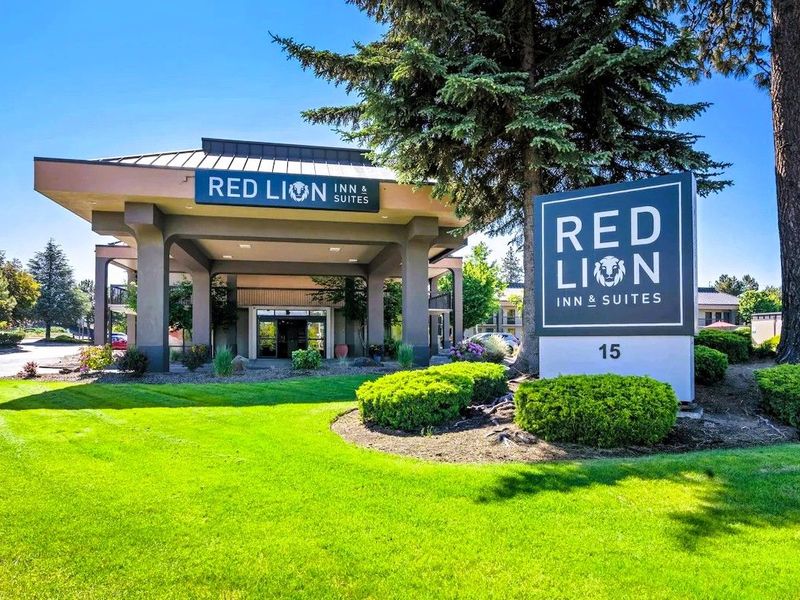 Red Lion Inn & Suites Deschutes River Bend