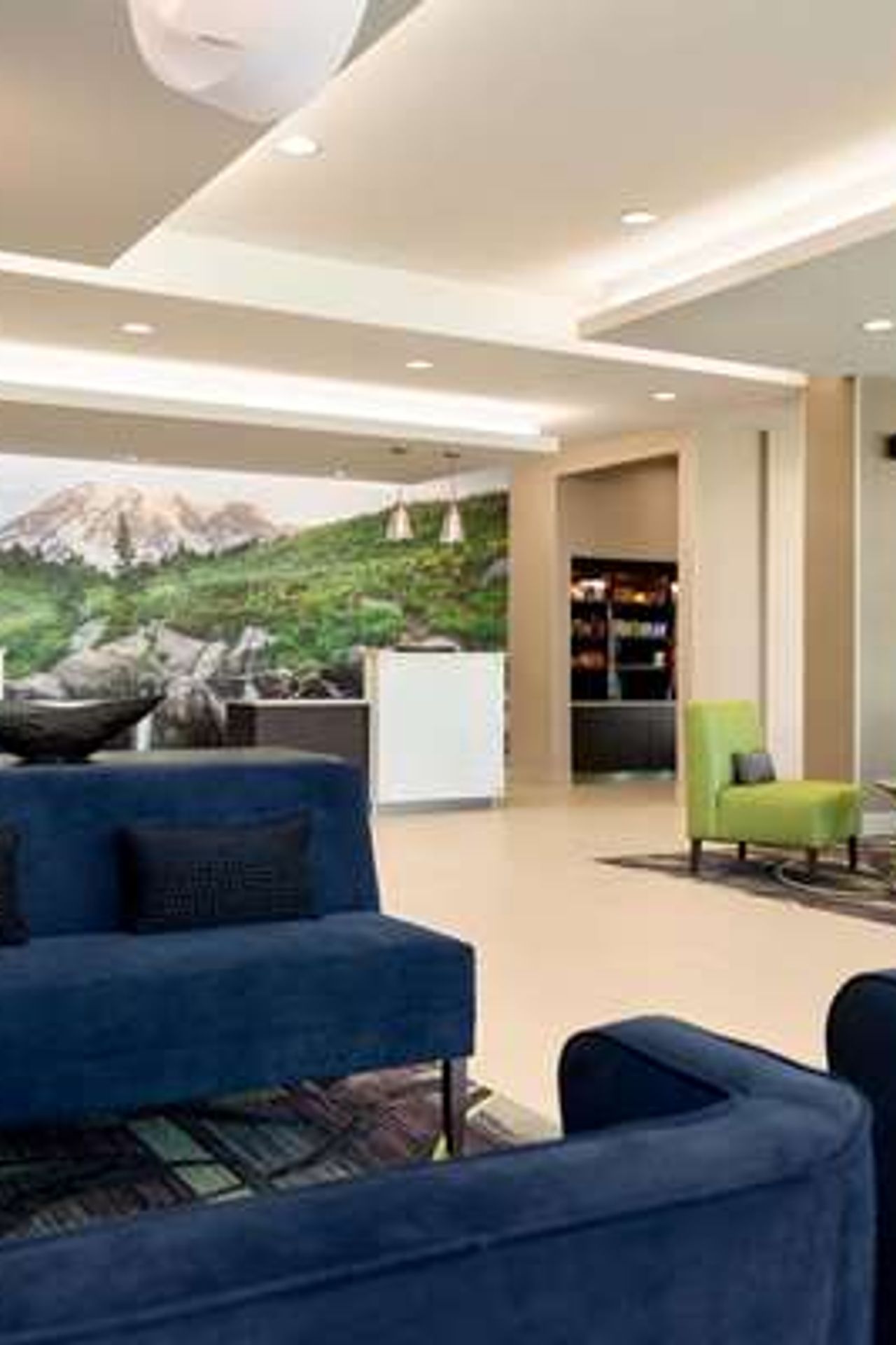 Photo of La Quinta Inn & Suites by Wyndham Burlington