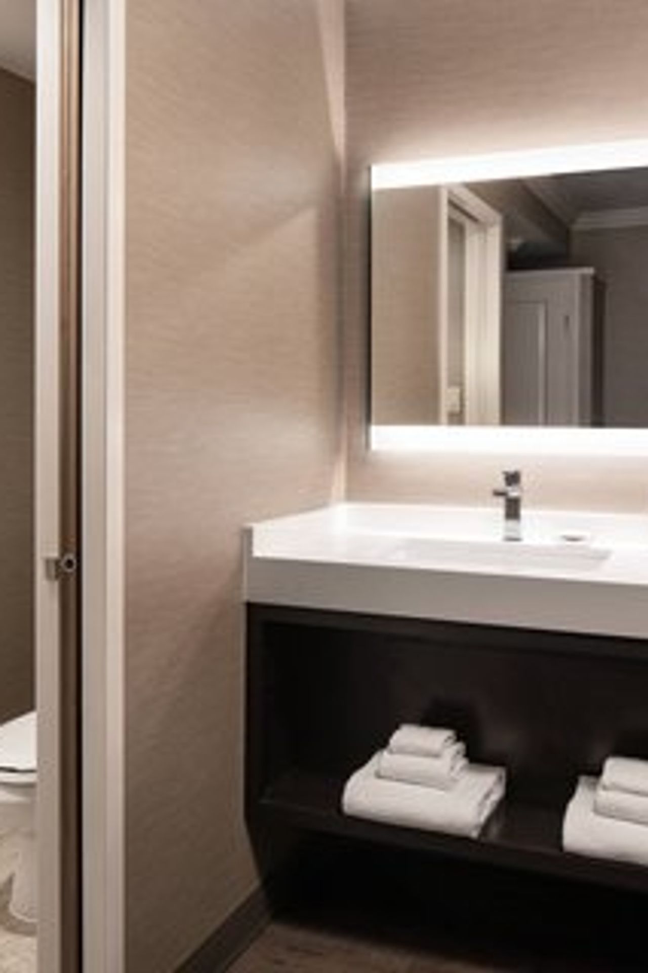 Photo of Monterey Marriott - Bathroom