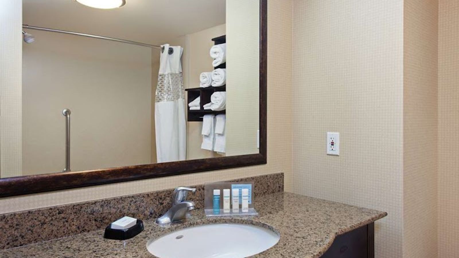 Photo of Hampton Inn & Suites Fresno-Northwest