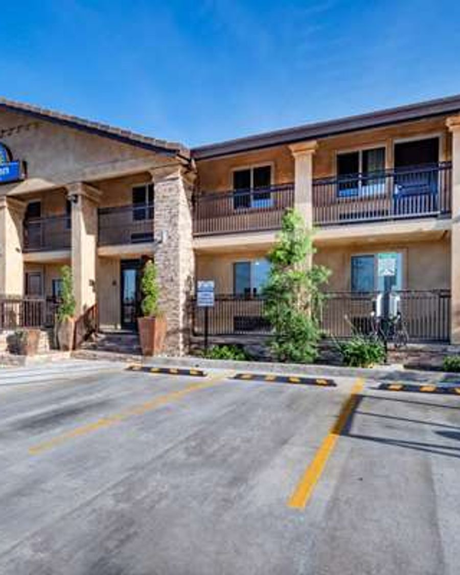 Days Inn by Wyndham Galt/Elk Grove South