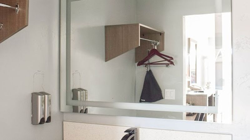 Photo of Lone Oak Lodge - Bathroom