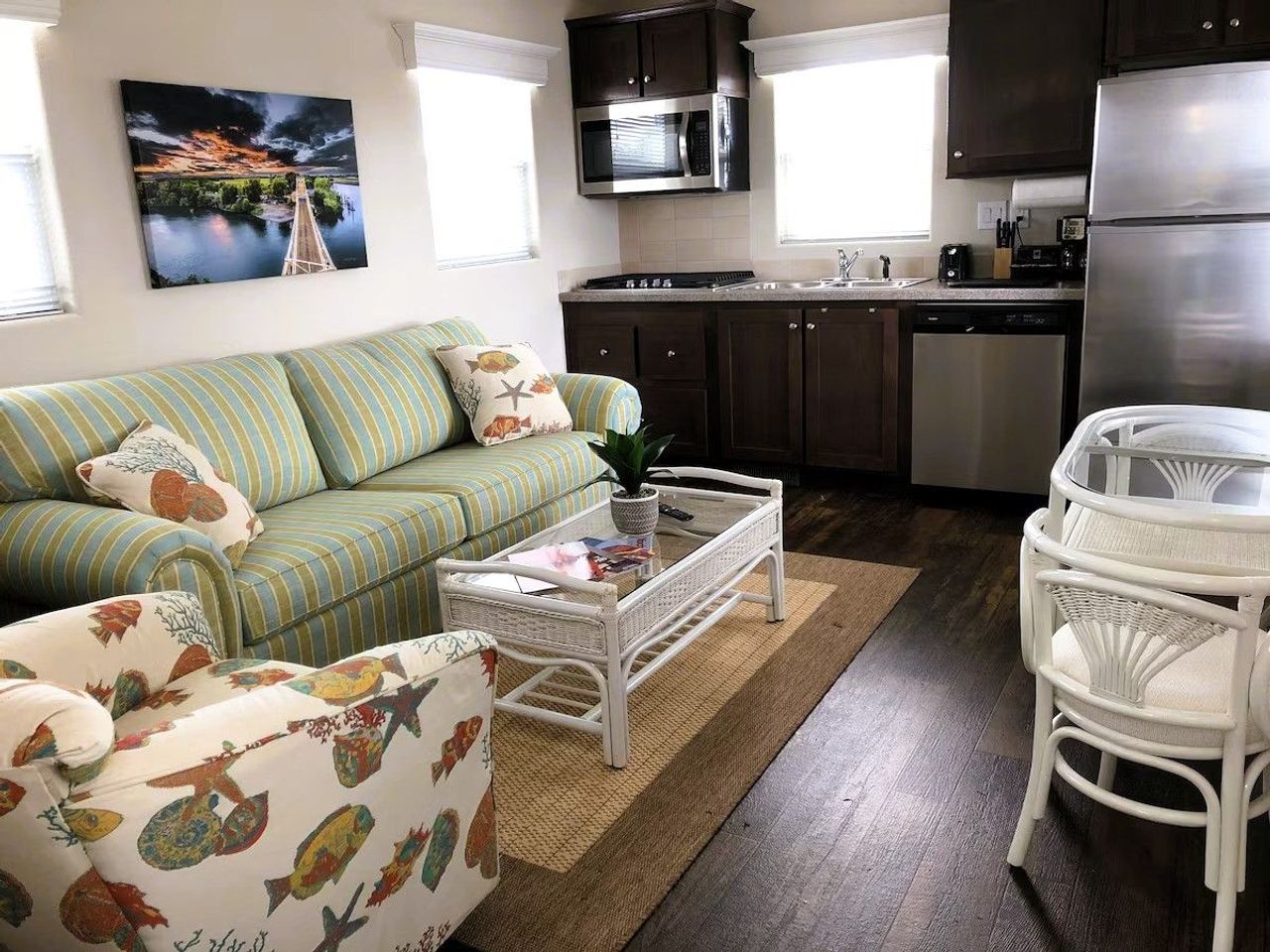 Photo of Village West Marina & Resort - "Delta" Bungalow - Living area, Full kitchen, Microwave, Fridge, Dining table