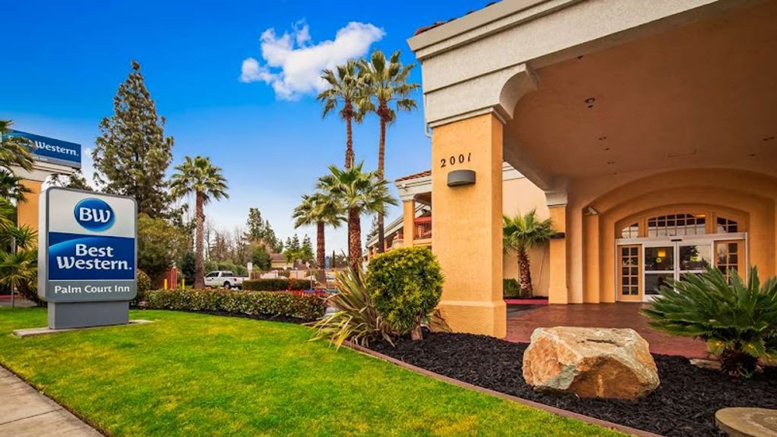 Photo of Best Western Palm Court Inn - Exterior, Entrance