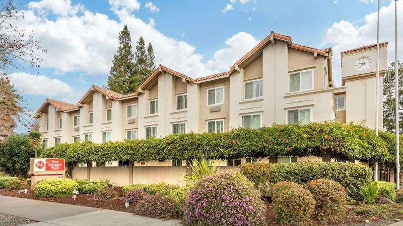 Best Western Plus Airport Plaza