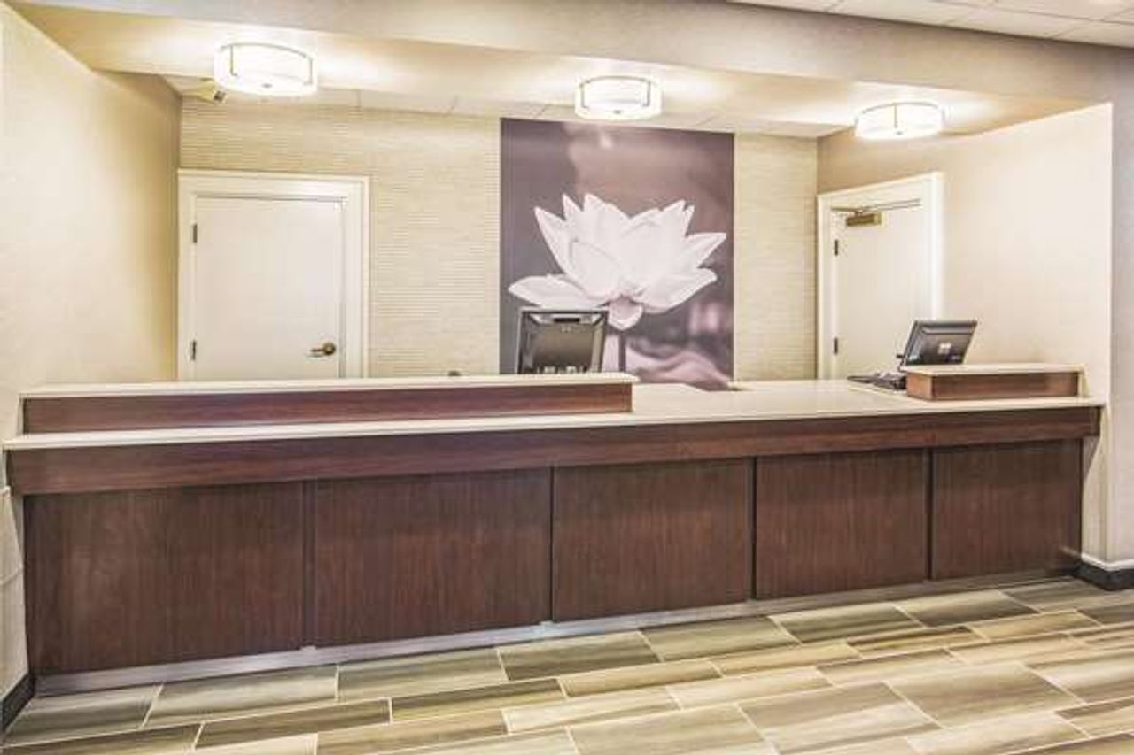 Photo of Howard Johnson by Wyndham Sacramento Downtown