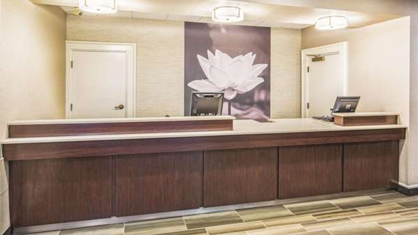 Photo of Howard Johnson by Wyndham Sacramento Downtown