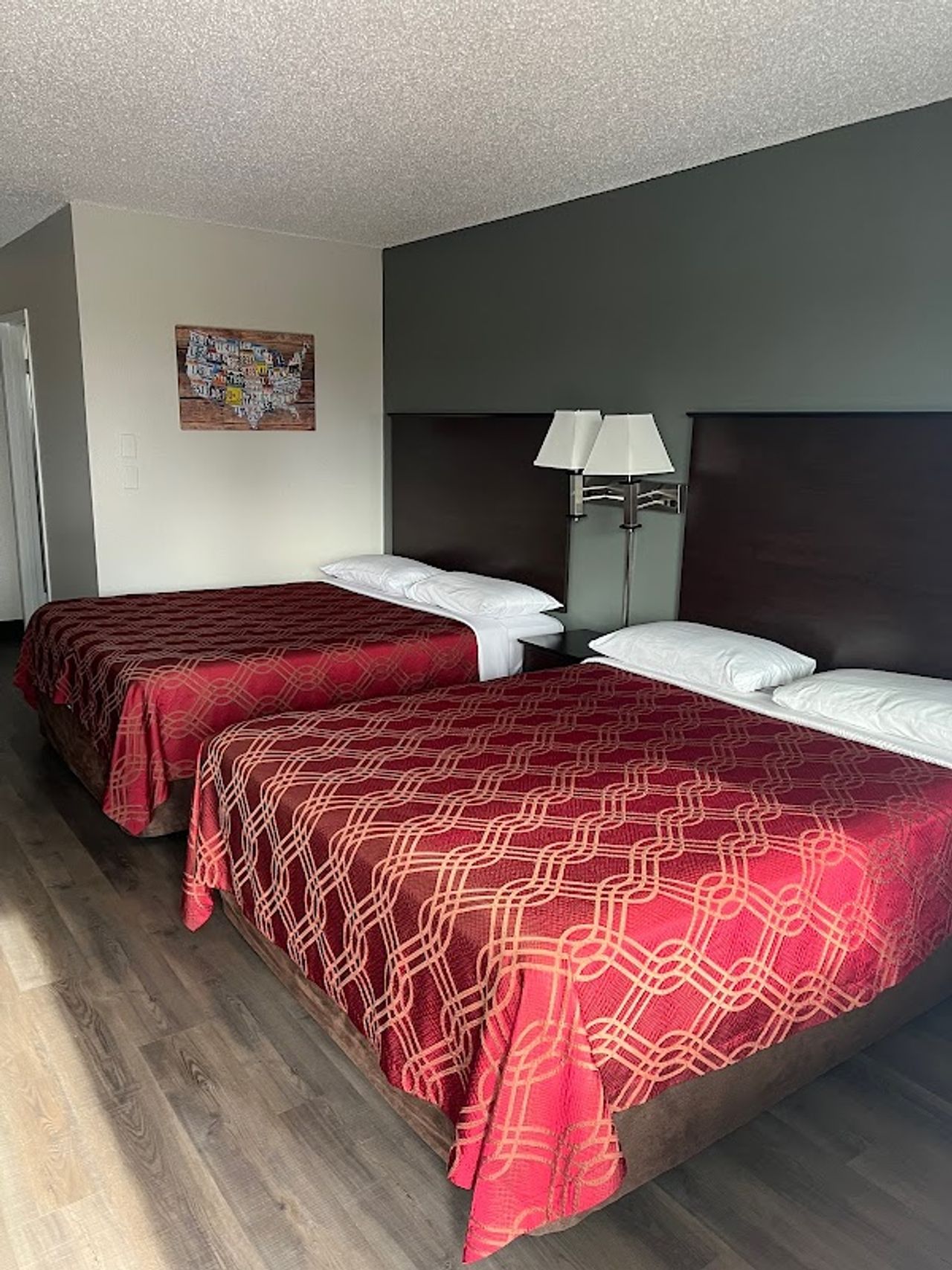 Photo of bend inn & suites