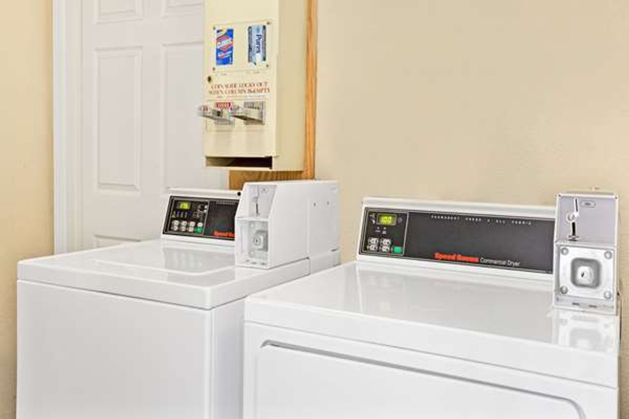 Photo of Hotel Aluxor SFO