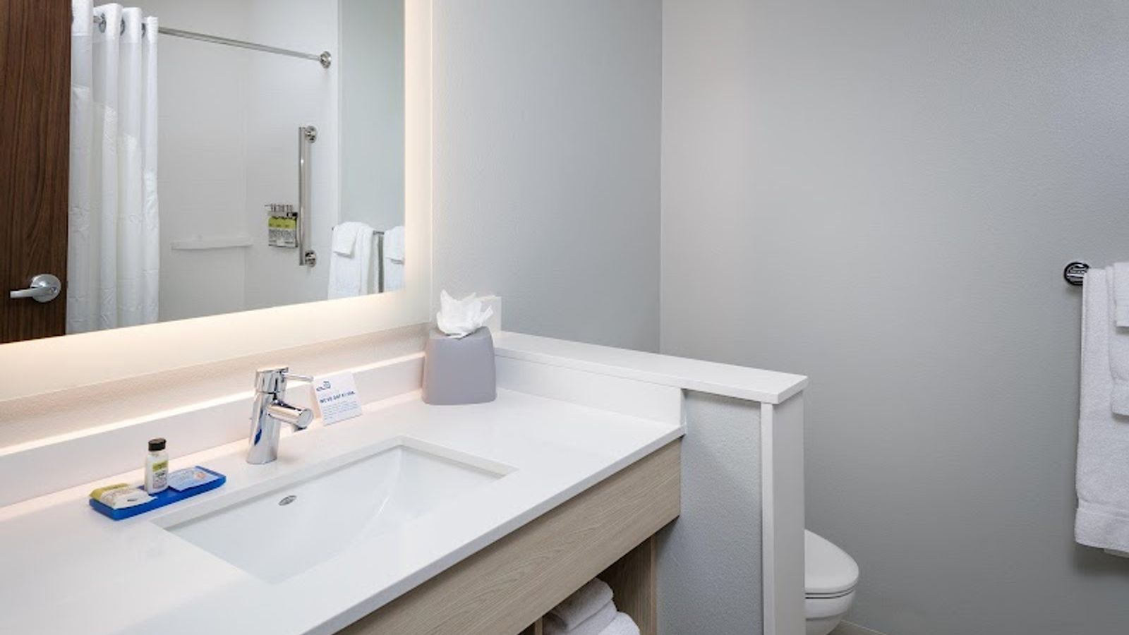 Photo of Holiday Inn Express & Suites Bend South, an IHG Hotel