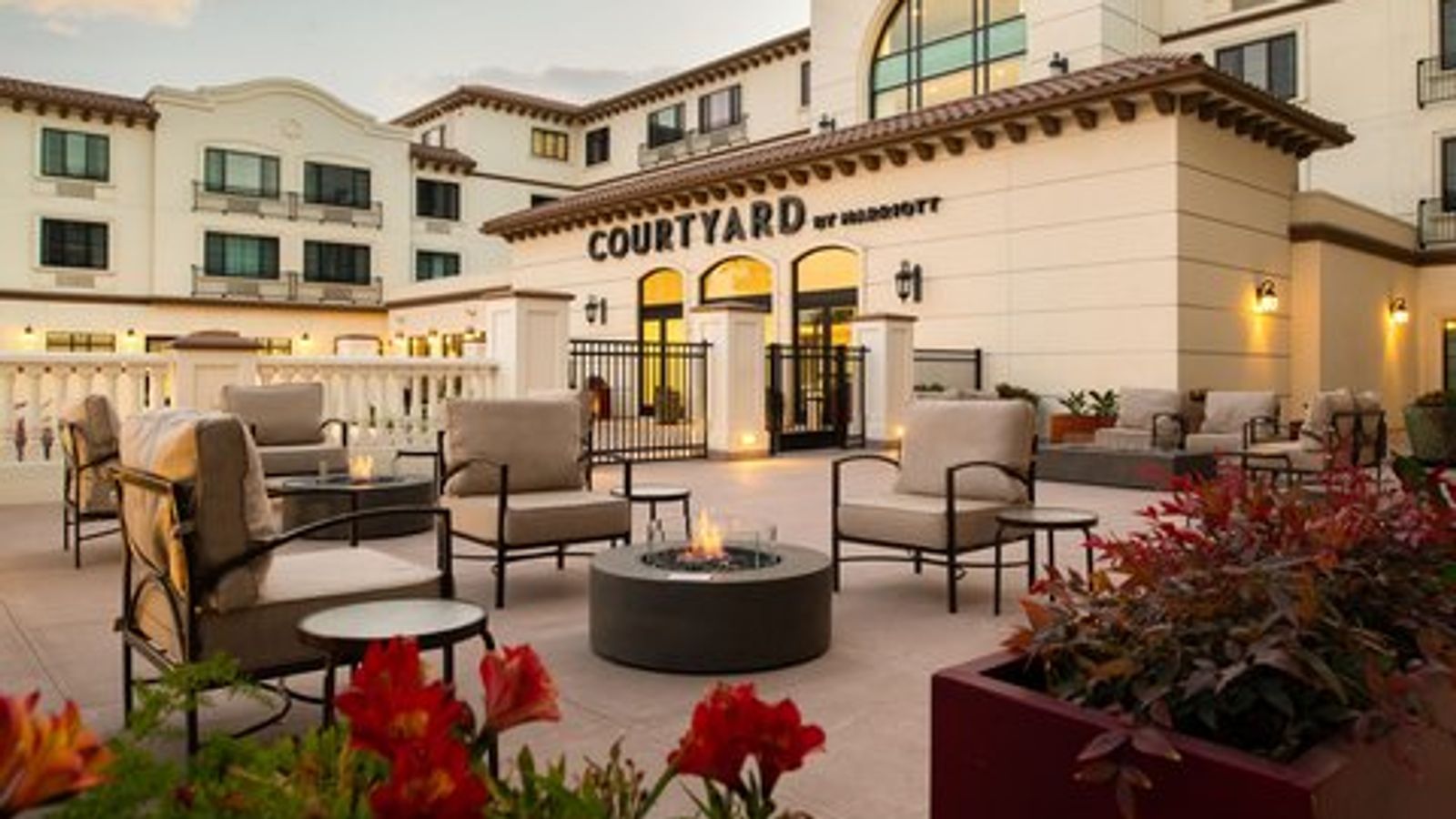 Courtyard Santa Cruz