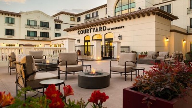 Courtyard Santa Cruz