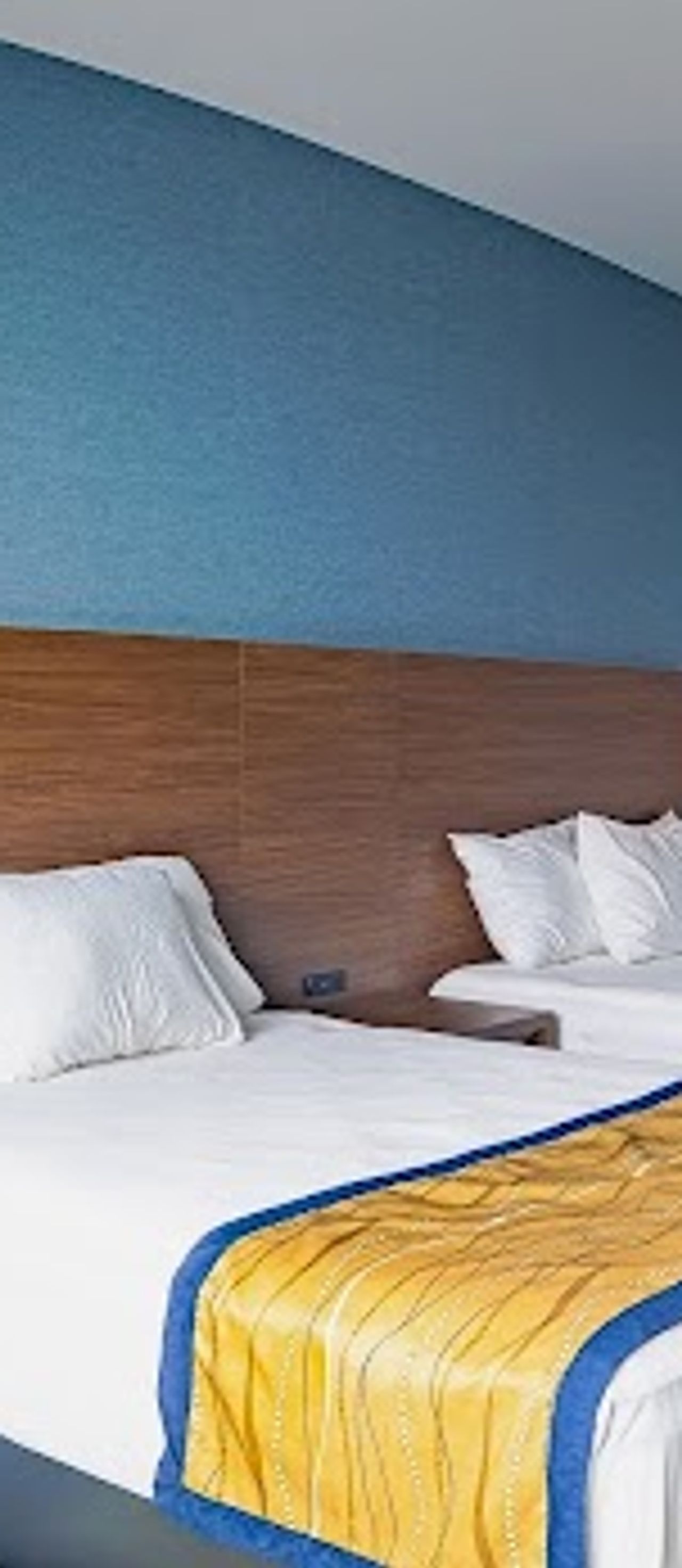 Photo of Hayward Inn - Room, 2 Queen Beds, Seating area, Flat TV