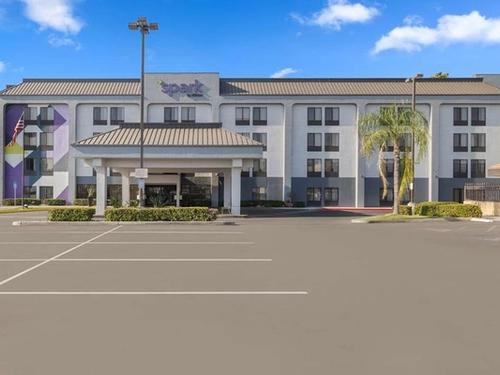 Photo of Spark by Hilton Bakersfield Central