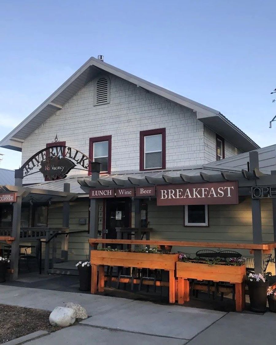 Riverwalk Inn & Cafe