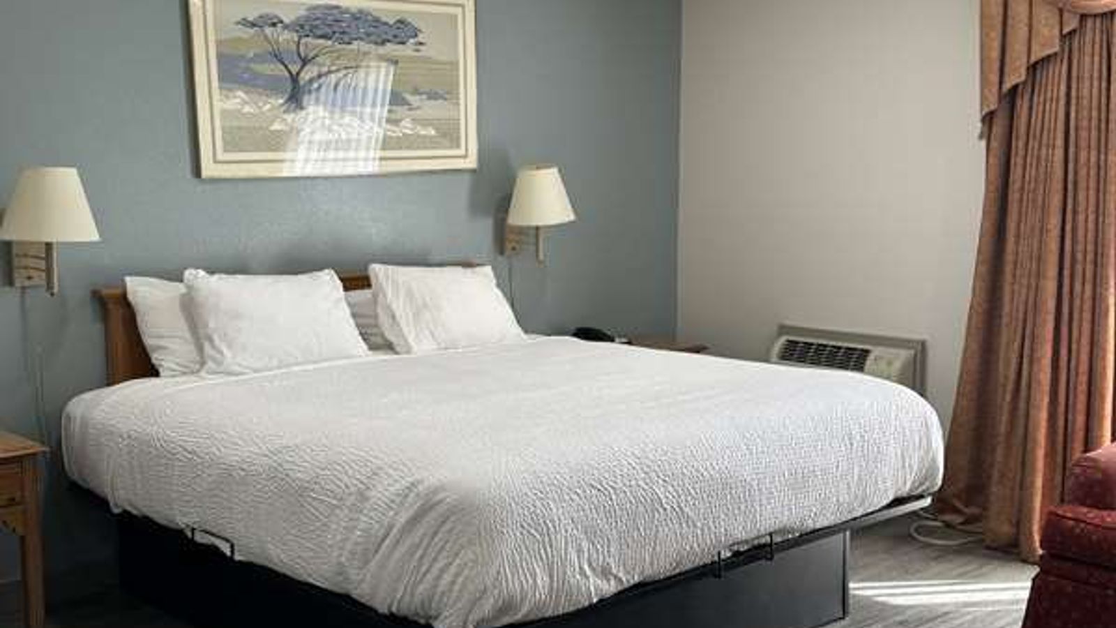 Photo of Days Inn by Wyndham Medford