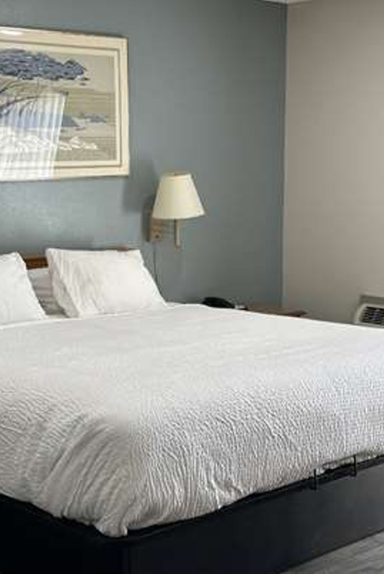 Photo of Days Inn by Wyndham Medford