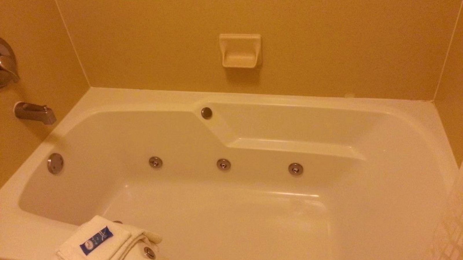 Gateway Inn & Suites San Francisco (SFO) Airport - California King Jacuzzi Suite