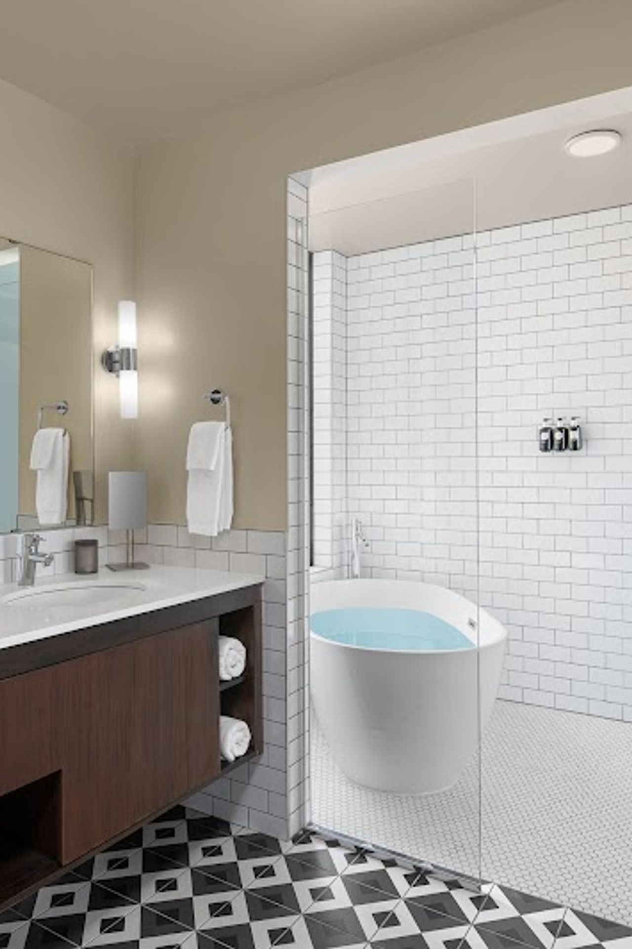 Photo of The Gordon Hotel - Bathroom, Walk-in shower, Private soaking tub