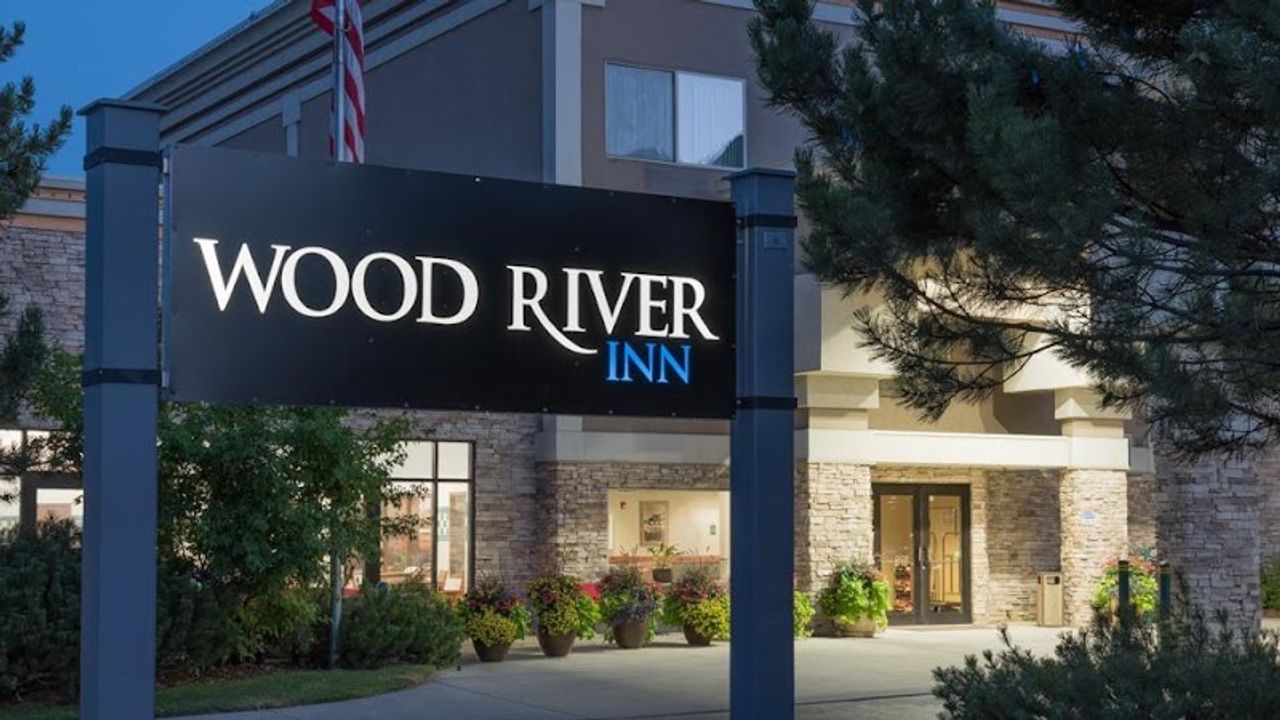Photo of Wood River Inn & Suites