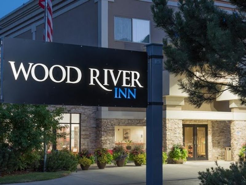 Wood River Inn & Suites