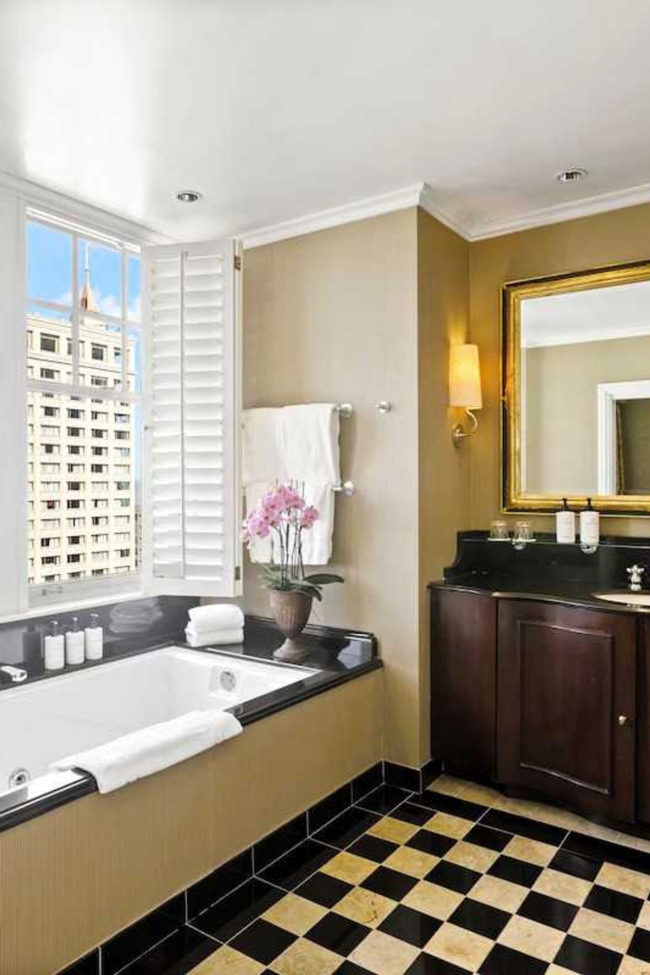 InterContinental Mark Hopkins San Francisco, an IHG Hotel - Room, Bathroom