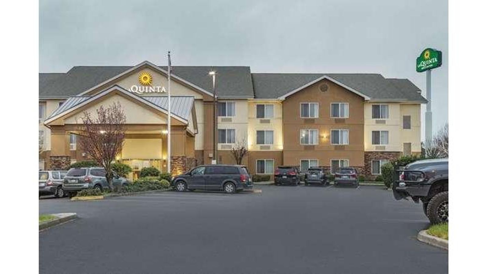 Photo of La Quinta Inn & Suites by Wyndham Central Point - Medford