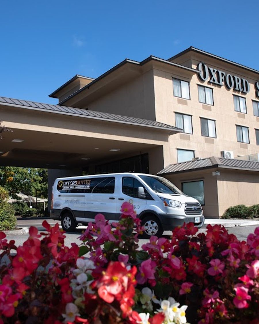 Oxford Suites Portland - Jantzen Beach