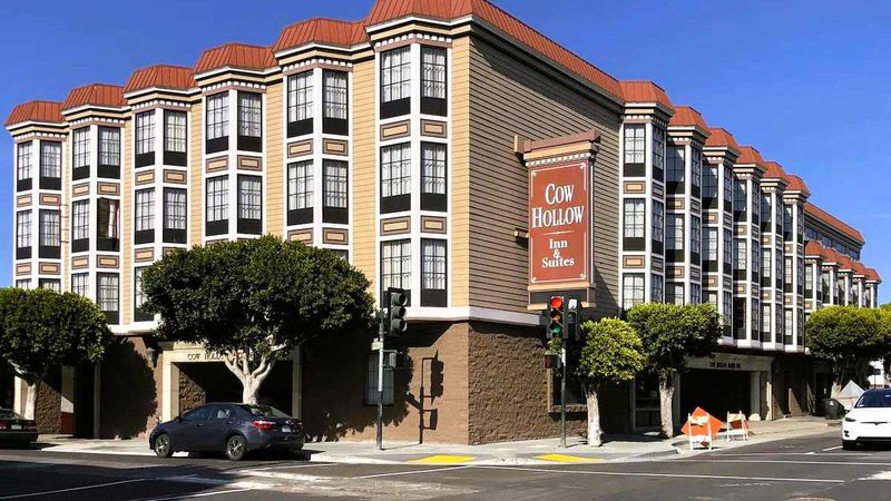 Cow Hollow Motor Inn