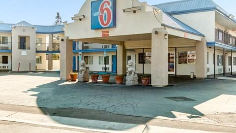 Motel 6 Visalia, CA